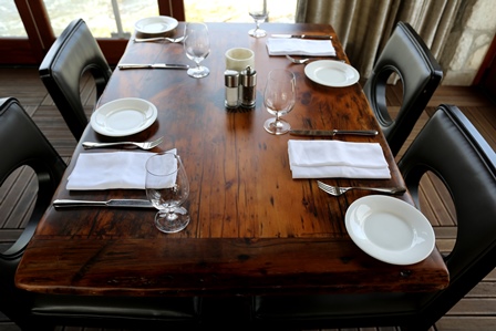 restaurant tables Ontario,reclaimed wood restaurant tables, bar table tops Ontario, reclaimed wood bar table tops, restaurant table tops, epoxy, resin, epoxy finish, resin, HD Threshing, HD Threshing Floor Furniture