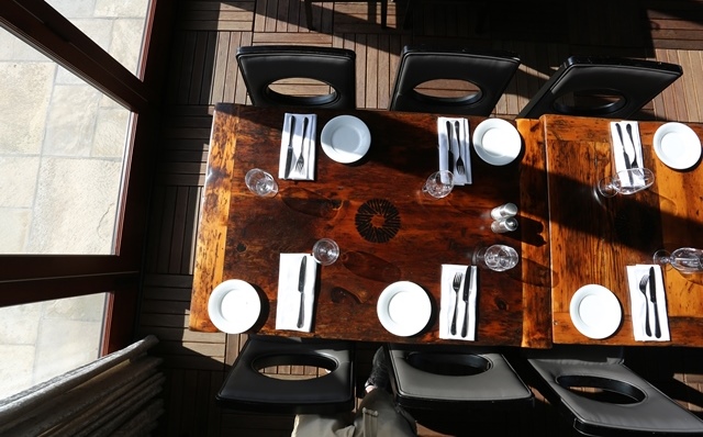restaurant tables Ontario,reclaimed wood restaurant tables, bar table tops Ontario, reclaimed wood bar table tops, restaurant table tops, epoxy, resin, epoxy finish, resin, HD Threshing, HD Threshing Floor Furniture