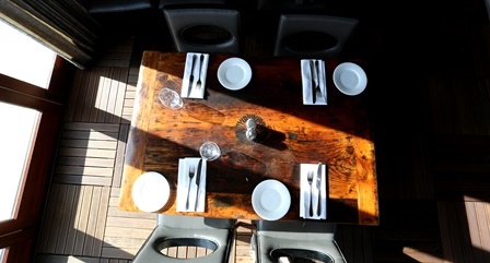 restaurant tables Ontario,reclaimed wood restaurant tables, bar table tops Ontario, reclaimed wood bar table tops, restaurant table tops, epoxy, resin, epoxy finish, resin, HD Threshing, HD Threshing Floor Furniture