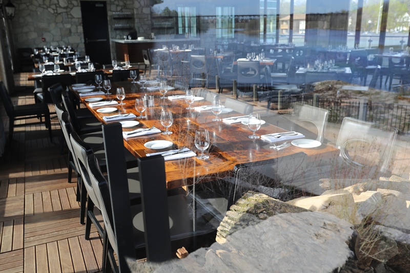 restaurant tables Ontario,reclaimed wood restaurant tables, bar table tops Ontario, reclaimed wood bar table tops, restaurant table tops, epoxy, resin, epoxy finish, resin, HD Threshing, HD Threshing Floor Furniture
