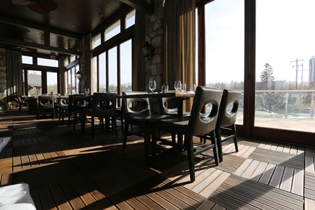 restaurant tables Ontario,reclaimed wood restaurant tables, bar table tops Ontario, reclaimed wood bar table tops, restaurant table tops, epoxy, resin, epoxy finish, resin, HD Threshing, HD Threshing Floor Furniture