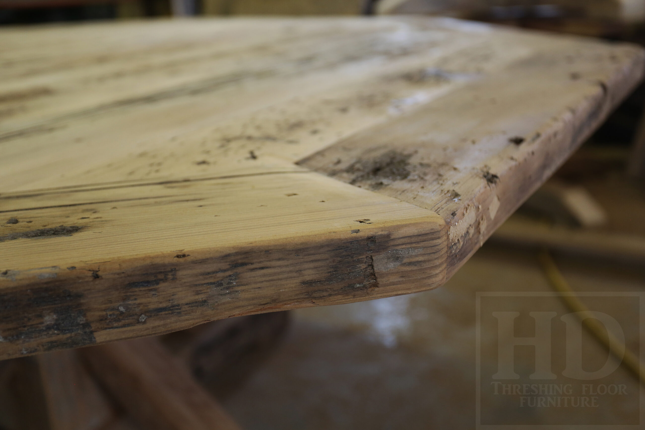 Octagon Reclaimed Wood Table by HD Threshing Floor Furniture / www.table.ca