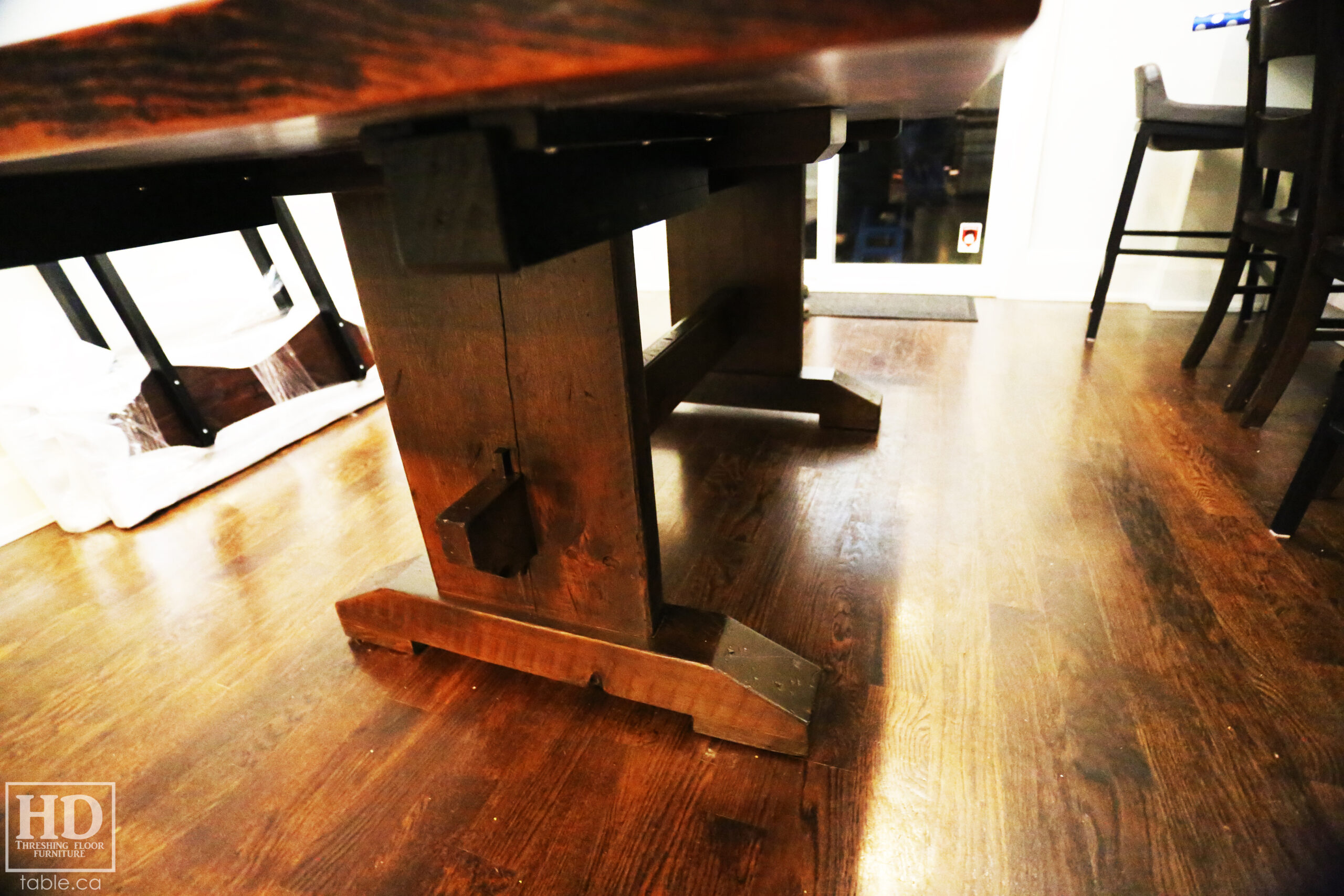 Rustic Table by HD Threshing Floor Furniture / www.table.ca