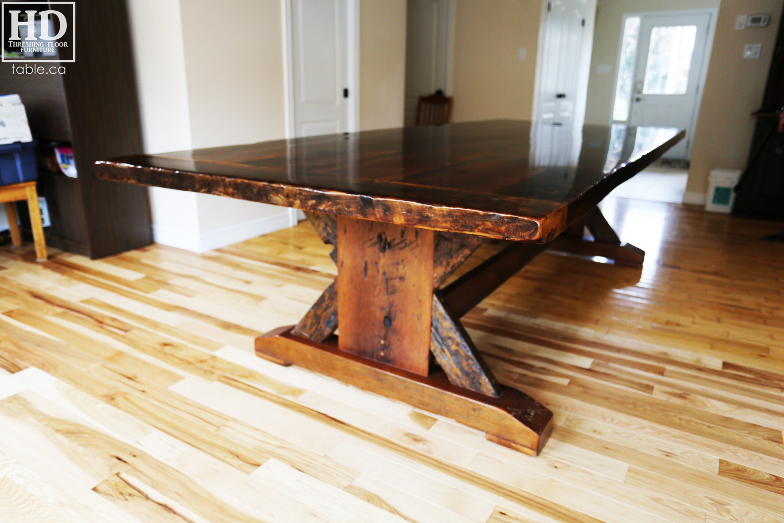 Rustic Table by HD Threshing Floor Furniture / www.table.ca