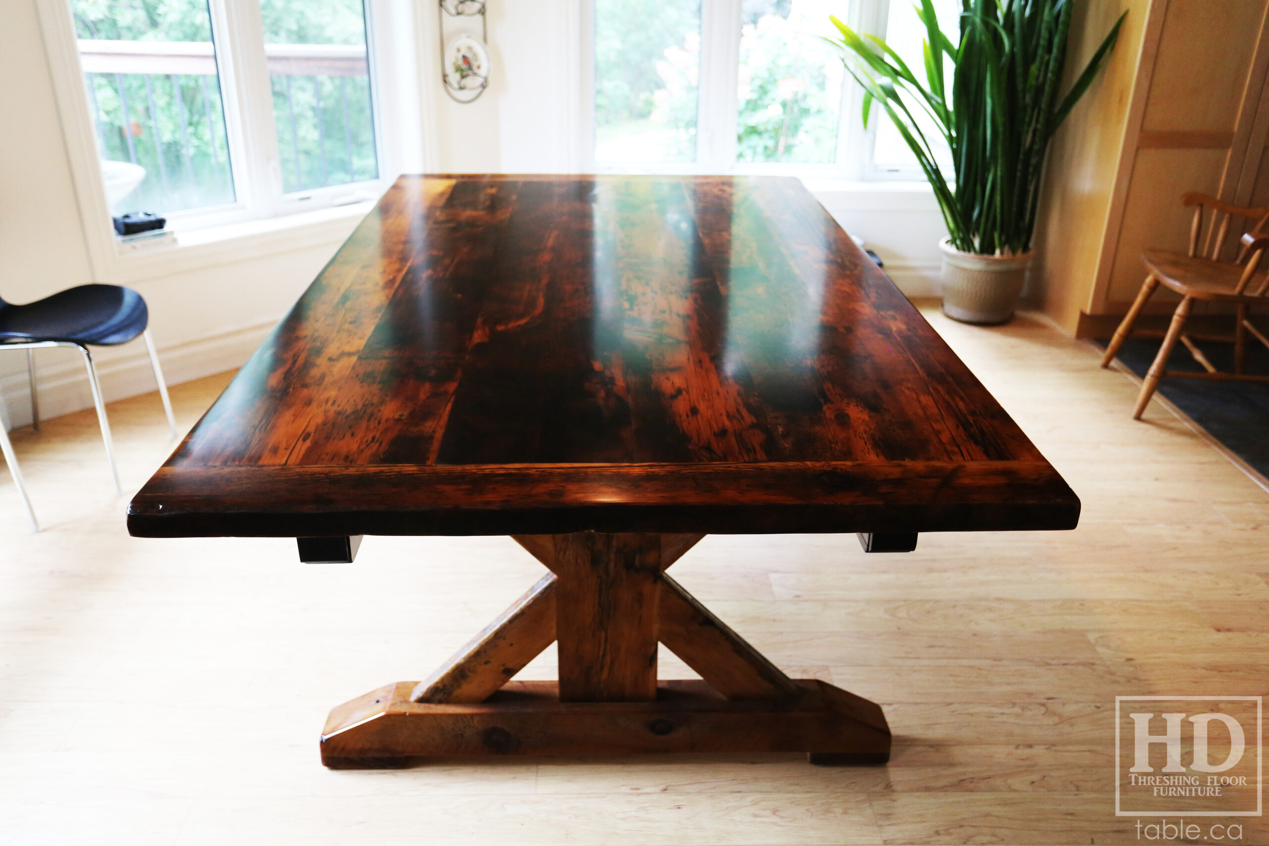 Threshing Table by HD Threshing Floor Furniture / www.table.ca