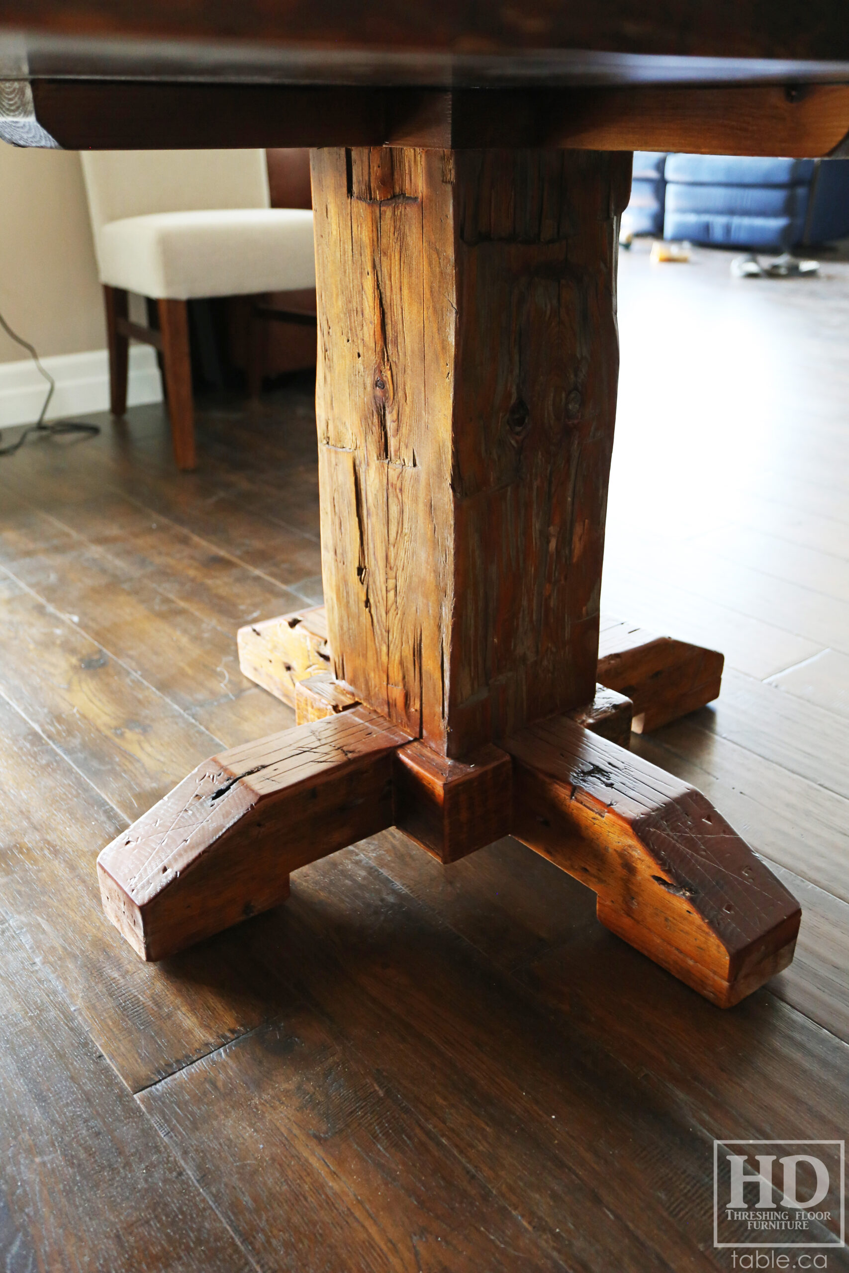 Barnwood Pedestal Table made from Ontario Barn by HD Threshing Floor Furniture / www.table.ca