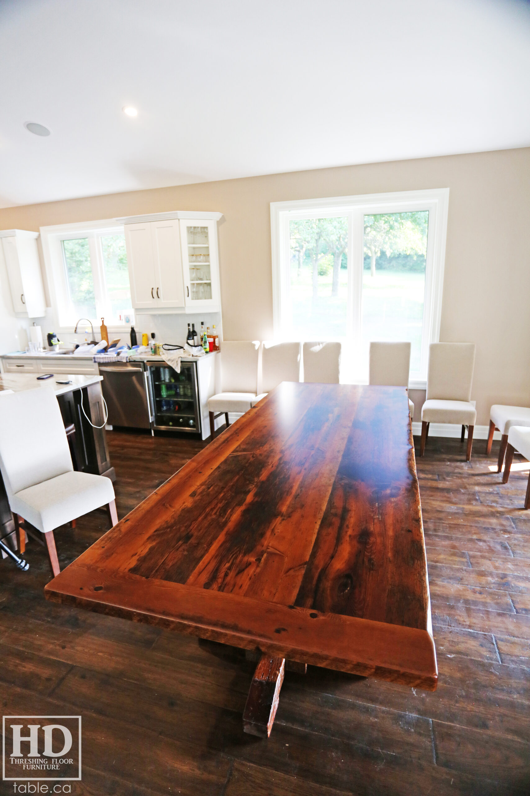 Barnwood Pedestal Table made from Ontario Barn by HD Threshing Floor Furniture / www.table.ca