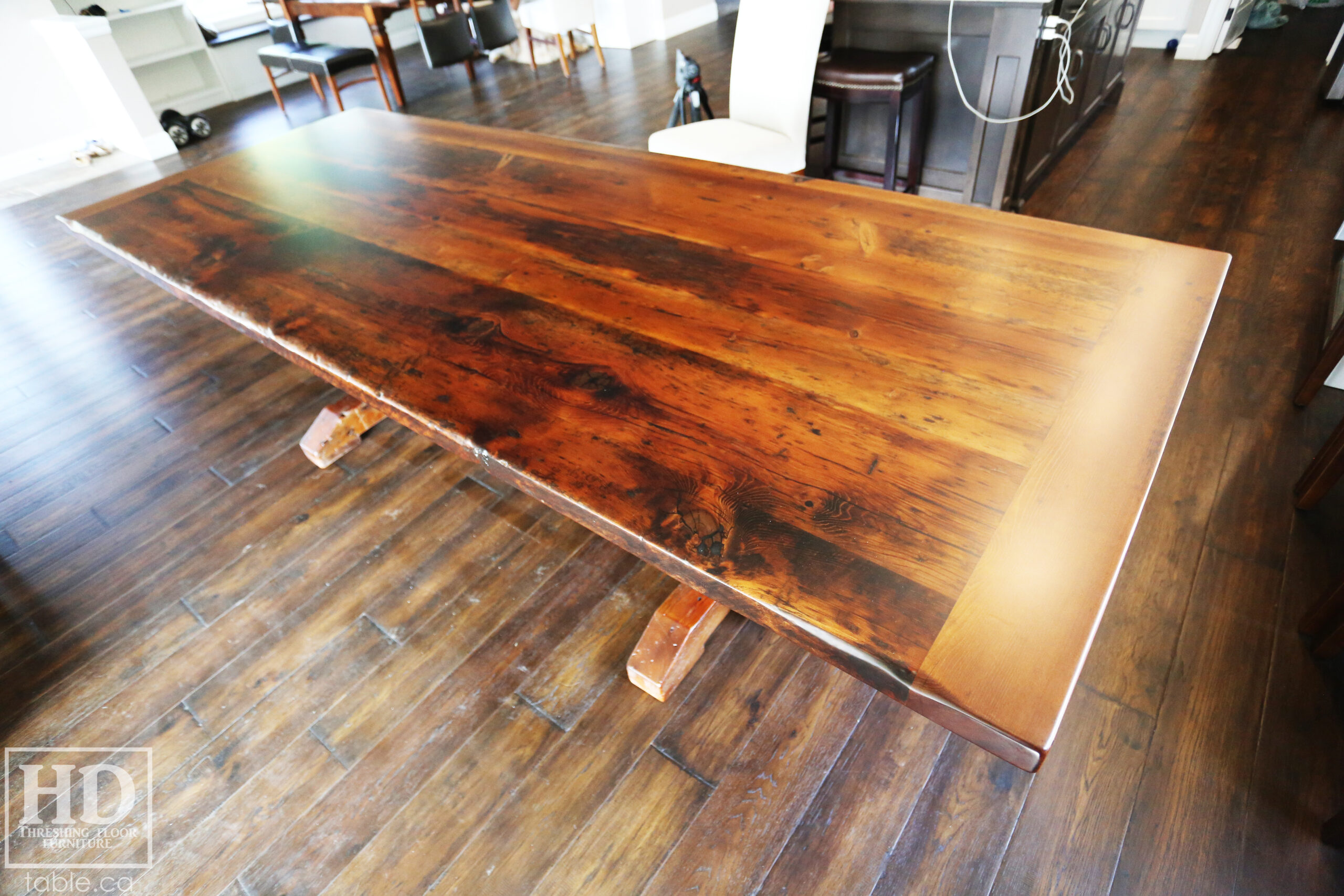 Barnwood Pedestal Table made from Ontario Barn by HD Threshing Floor Furniture / www.table.ca