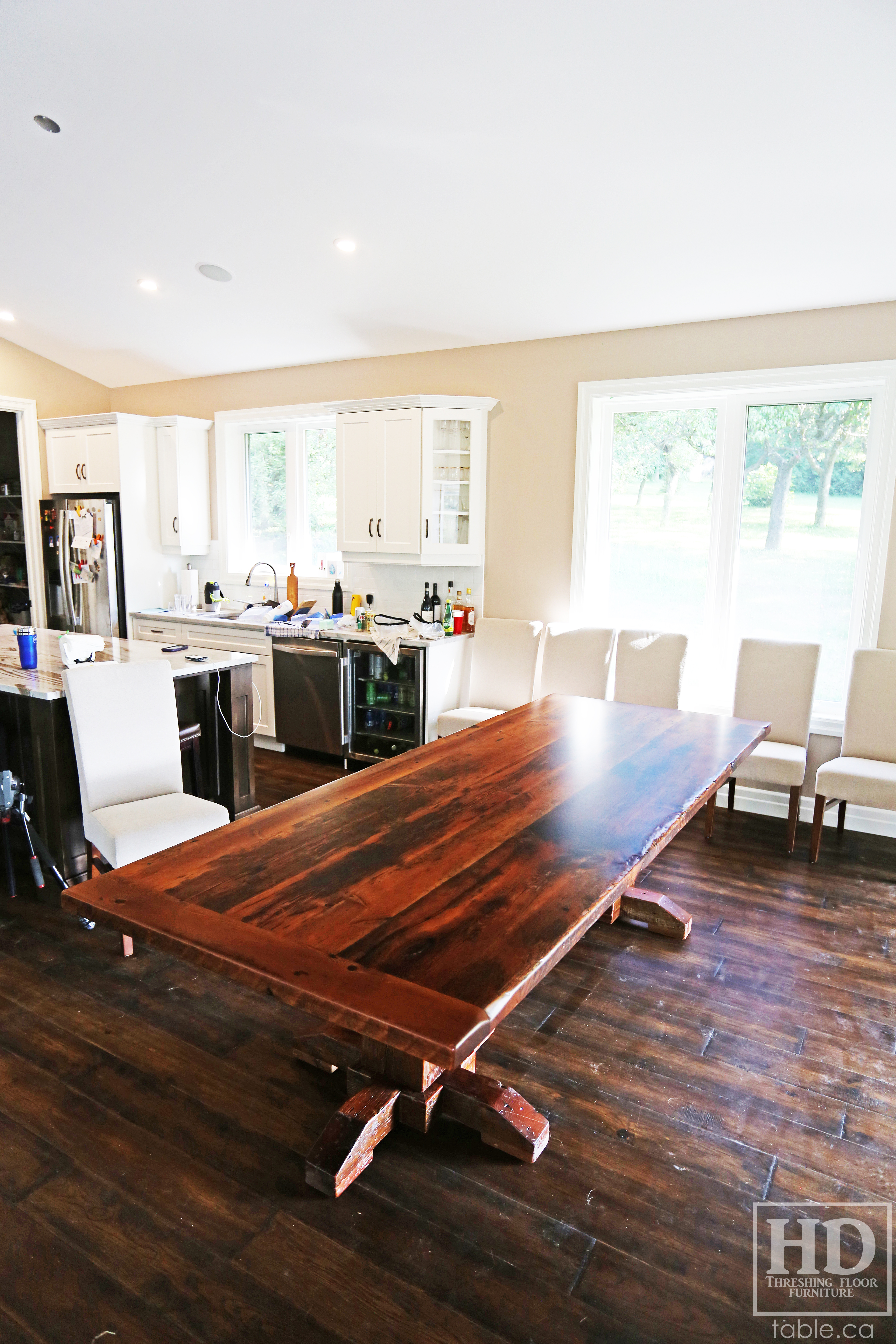 Barnwood Pedestal Table made from Ontario Barn by HD Threshing Floor Furniture / www.table.ca